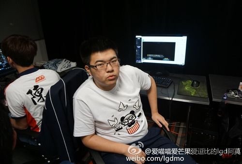 LGD小莫S5作文赏析Day3 队员标志性笑容