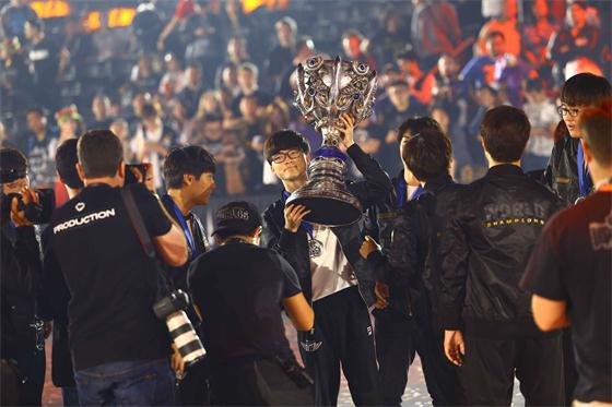 S6最佳阵容出炉：SKT、ROX包揽