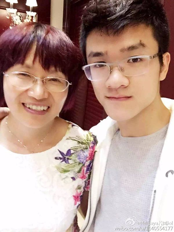 电竞明星私房照曝光，有些东西真的是遗传的！