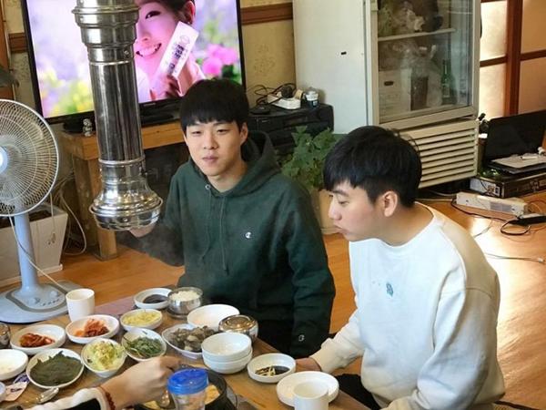 正式加入KT！Pawn于Deft的银河战舰亮相