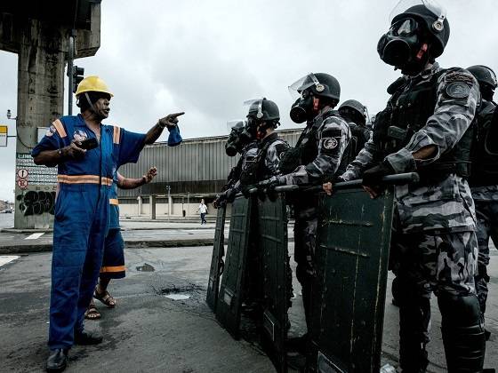 巴西爆发全国罢工 季中赛安全成隐患