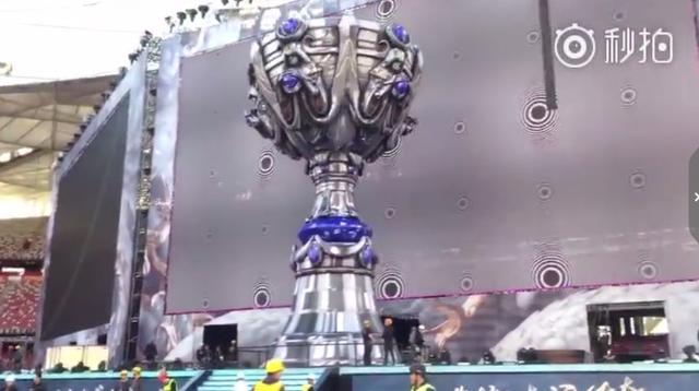S7决赛鸟巢舞台曝光：这个奖杯真的太大了！