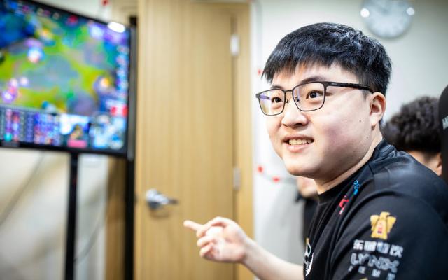 RNG战胜C9之后，ming表现引发热议，网友：他真配得上第一辅助！