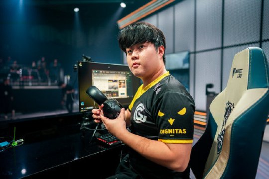 Huni：再打半年获本土选手资格 明年EG超强