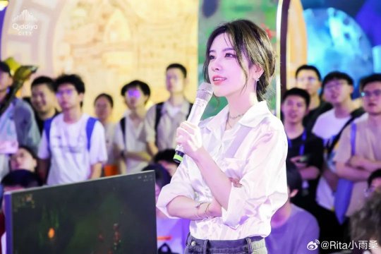 【LPL老婆】Rita参加ChinaJoy，纯白衬衣太清纯了