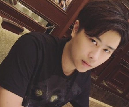 吴彦祖秒变五五开 职业选手版回家前后