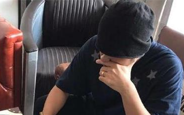 网瘾少年周杰伦 又打LOL又签名