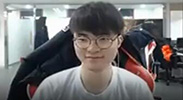 Faker直播看性感写真，原来你是这样的Faker！