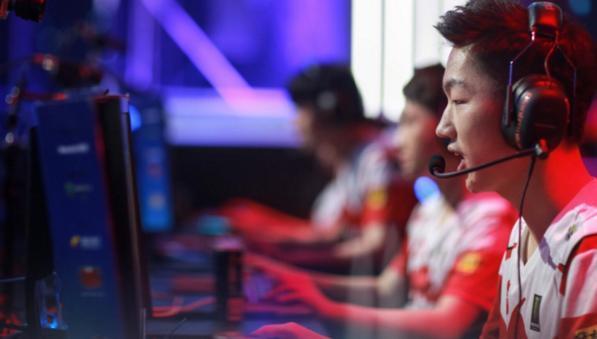 LOL全华班称霸LPL夏季赛KDA榜单! 国产选手正在慢慢崛起